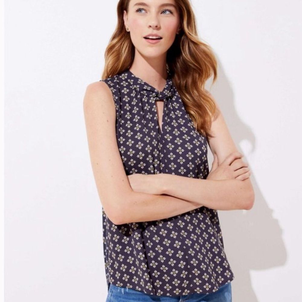 Loft dark gray all over print keyhole top size XS